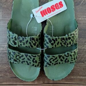 NWT Freedom Moses Sandals